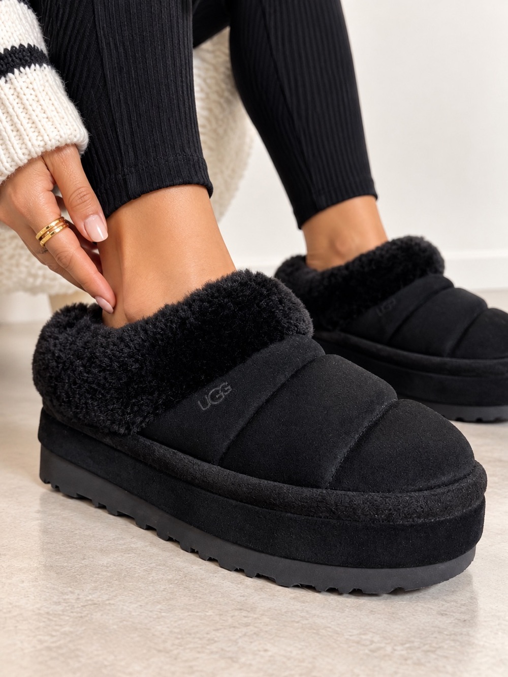 UGG Tazzlita Black Shearling Trim Platform Slippers Women Size 9